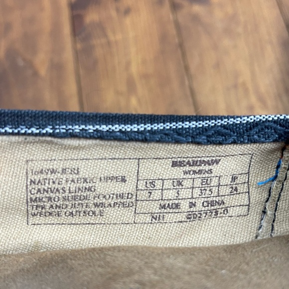 Bear Paw Espadrille style shoes colorful native print Womens size 7 - Picture 9 of 10